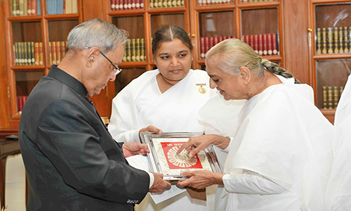 पूर्व राष्ट्रपति प्रणव मुखर्जी के निधन पर दादी हृदयमोहिनी ने जताया शोक