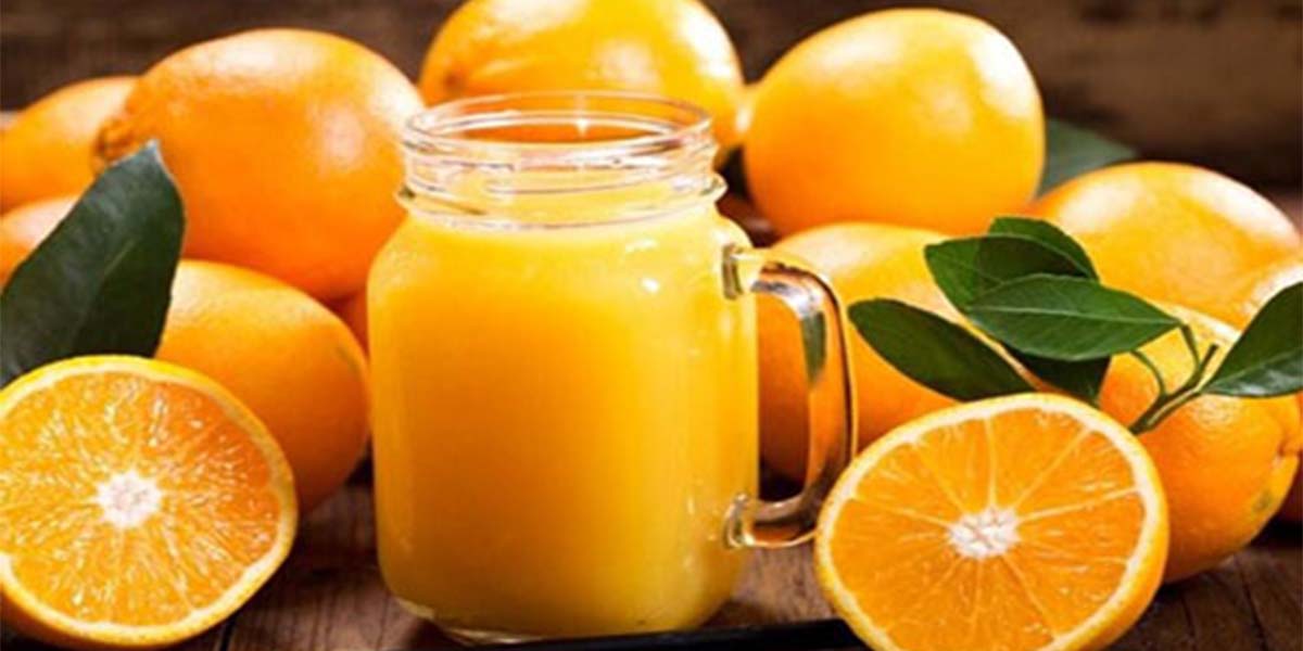 लोकप्रिय फलों में एक संतरा