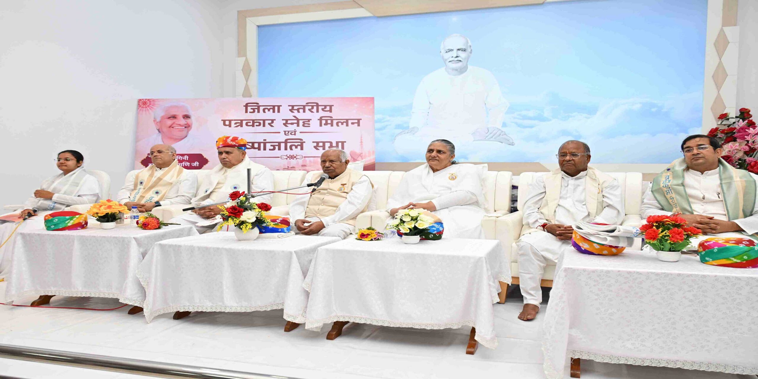  अपने लेखन से समाज को नई दिशा और राह दिखाएं: महासचिव राजयोगी करुणा भाई
