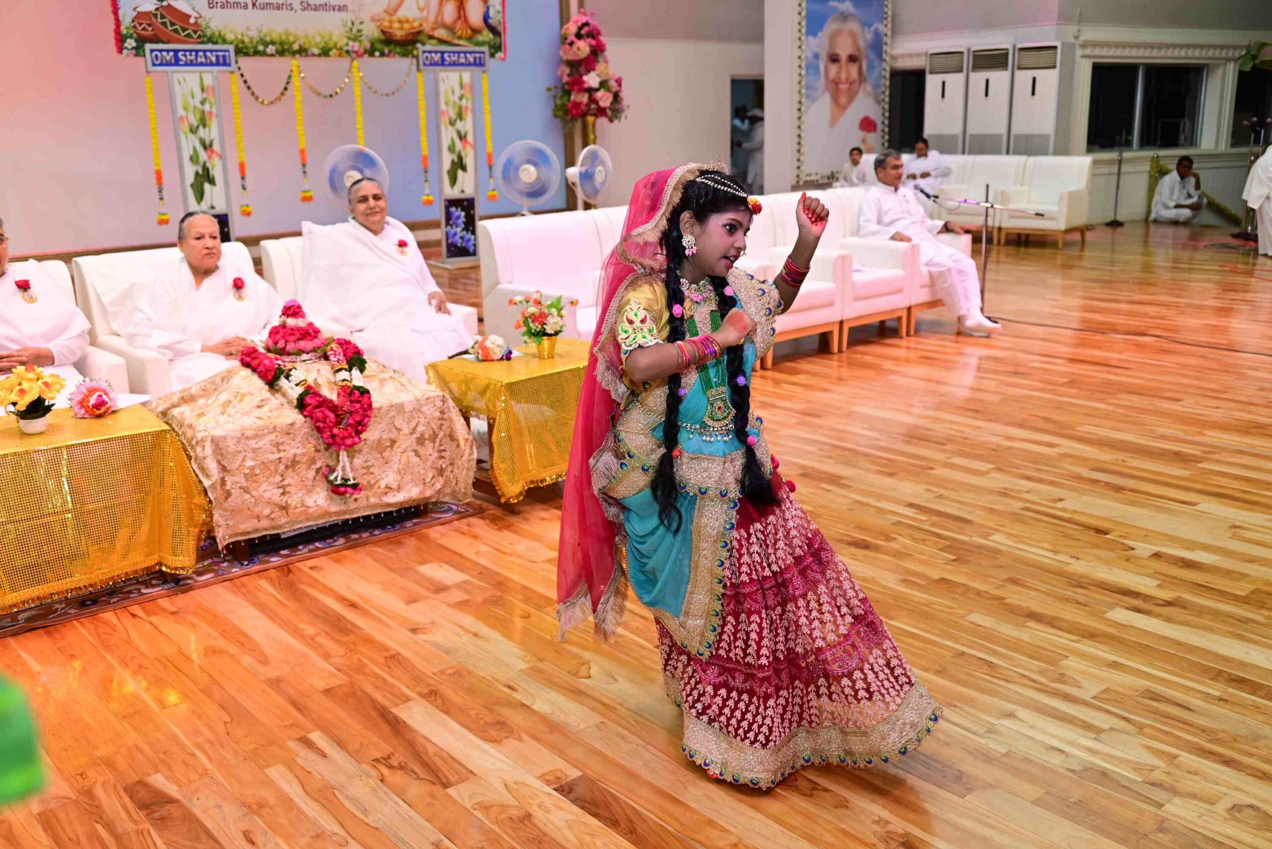  परमात्मा हमें सर्व बंधनों से छुड़ाकर श्रीकृष्ण की दुनिया में चलने के लायक बना रहे: बीके ऊषा दीदी